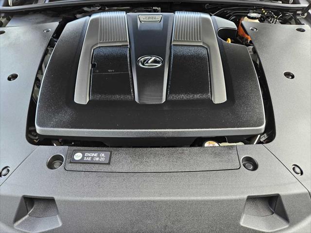 Photo of 2018 Eminent White Pearl Lexus LS 500