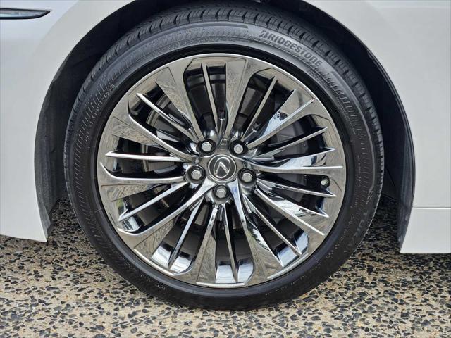 Photo of 2018 Eminent White Pearl Lexus LS 500