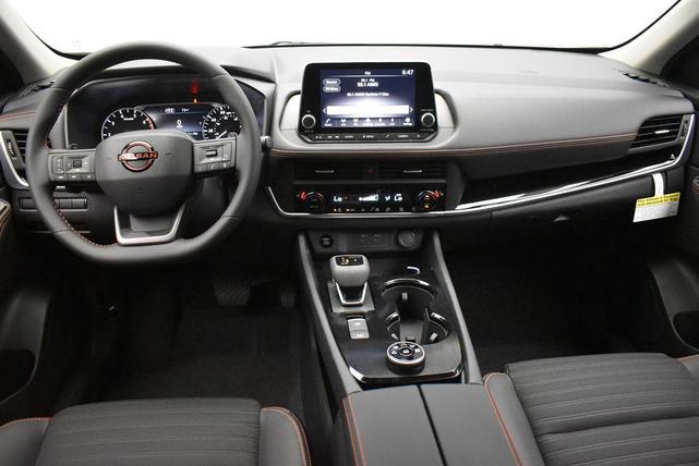 Photo of 2026 Everest White Pearl Tricoat Nissan Rogue