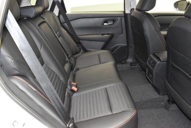 Photo of 2026 Everest White Pearl Tricoat Nissan Rogue