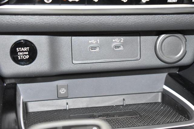 Photo of 2026 Everest White Pearl Tricoat Nissan Rogue