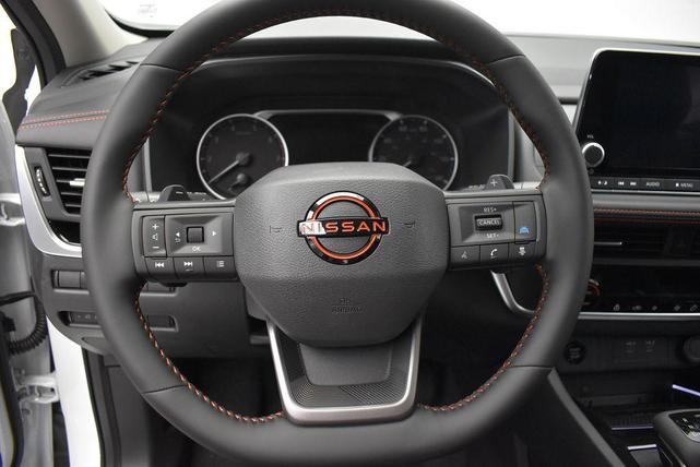 Photo of 2026 Everest White Pearl Tricoat Nissan Rogue