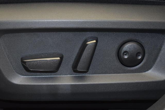 Photo of 2026 Everest White Pearl Tricoat Nissan Rogue