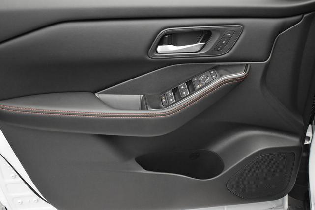 Photo of 2026 Everest White Pearl Tricoat Nissan Rogue