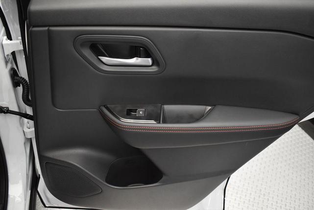 Photo of 2026 Everest White Pearl Tricoat Nissan Rogue