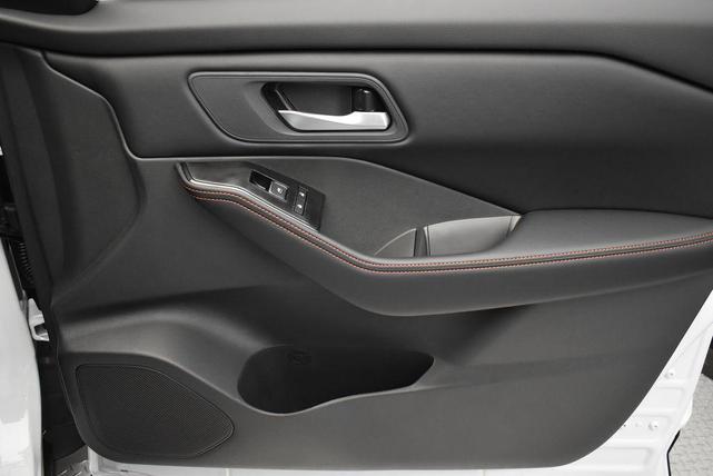 Photo of 2026 Everest White Pearl Tricoat Nissan Rogue