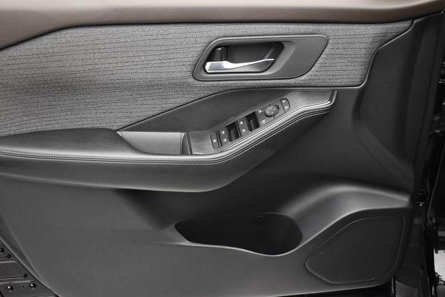 Photo of 2023 Super Black Nissan Rogue
