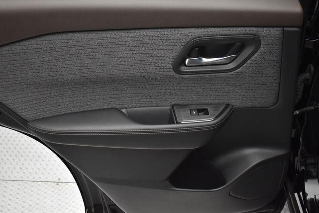 Photo of 2023 Super Black Nissan Rogue