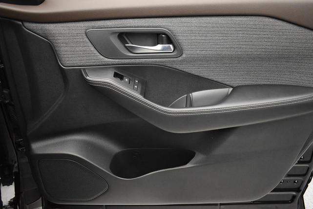 Photo of 2023 Super Black Nissan Rogue