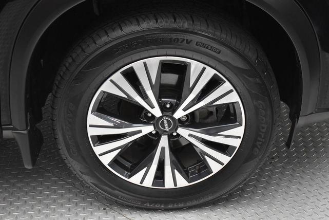 Photo of 2023 Super Black Nissan Rogue
