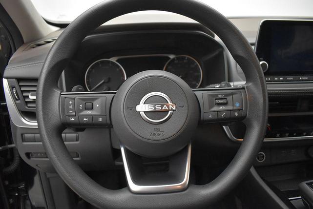 Photo of 2023 Super Black Nissan Rogue