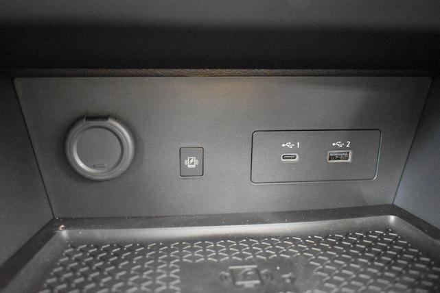 Photo of 2025 Everest White Pearl Tricoat Nissan Pathfinder