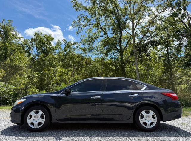 Photo of 2016 Storm Blue Nissan Altima