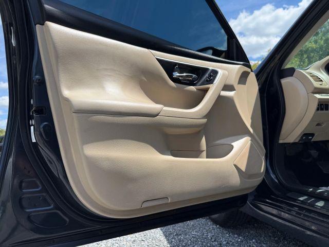Photo of 2016 Storm Blue Nissan Altima