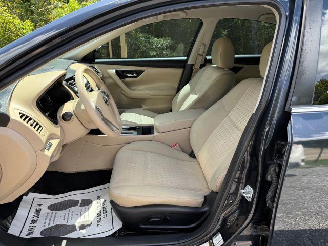 Photo of 2016 Storm Blue Nissan Altima