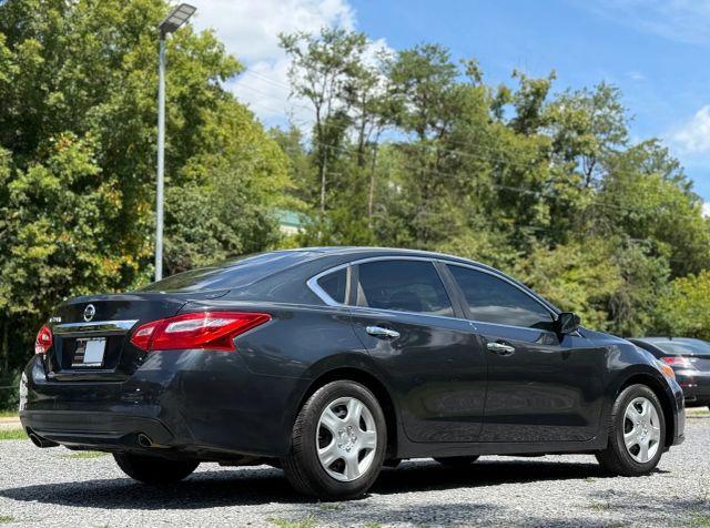 Photo of 2016 Storm Blue Nissan Altima