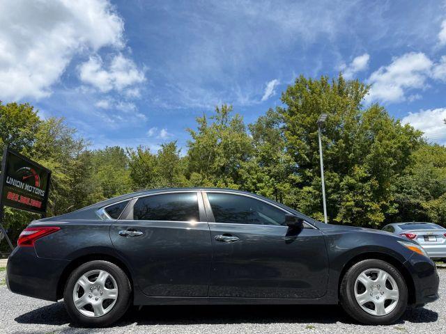 Photo of 2016 Storm Blue Nissan Altima