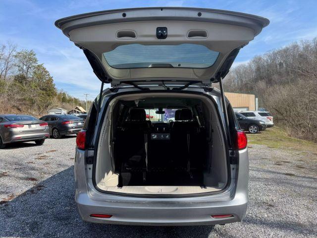 Photo of 2021 Silver Chrysler Voyager