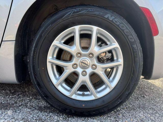 Photo of 2021 Silver Chrysler Voyager