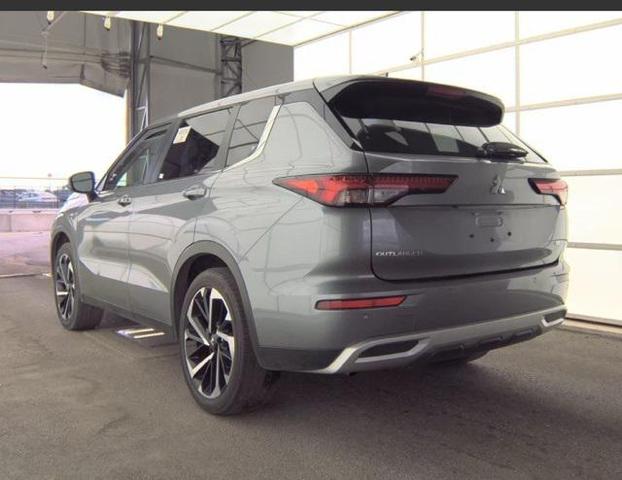 Photo of 2024 Graphite Gray Mitsubishi Outlander