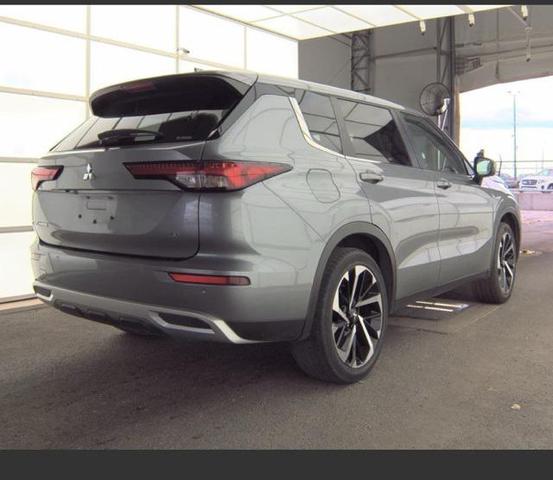 Photo of 2024 Graphite Gray Mitsubishi Outlander