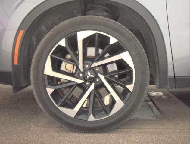 Photo of 2024 Graphite Gray Mitsubishi Outlander