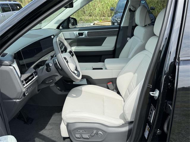 Photo of 2026 Phantom Black Hyundai SANTA FE HEV