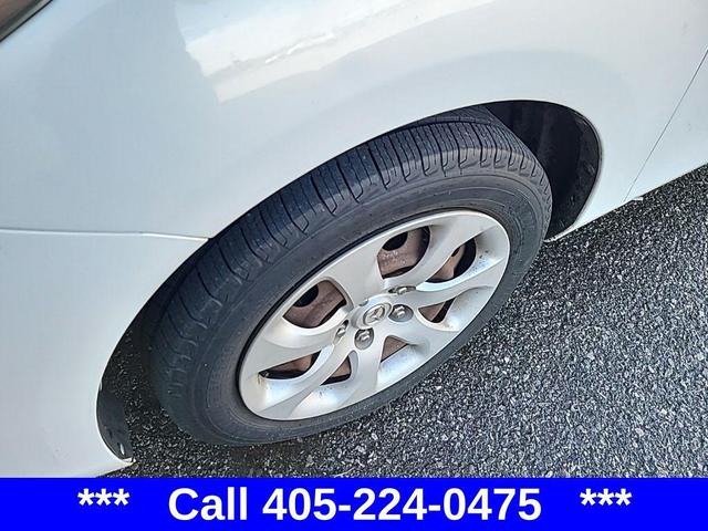 Photo of 2010 Crystal White Pearl Mica Mazda Mazda3