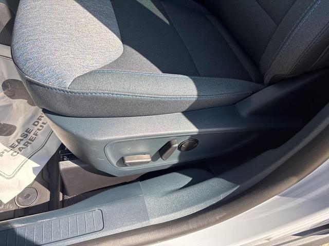 Photo of 2025 Space White Metallic Ford Maverick