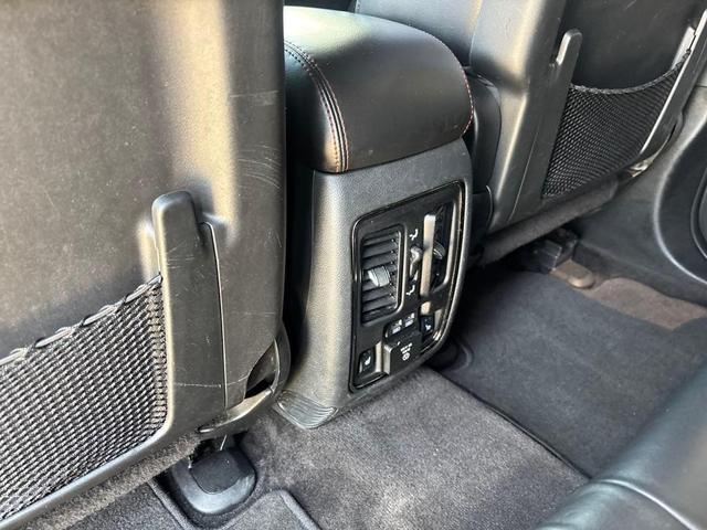 Photo of 2018 DB Black Crystal Clearcoat Dodge Durango
