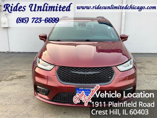 Photo of 2021 Velvet Red Pearlcoat Chrysler Pacifica