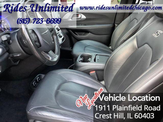 Photo of 2021 Velvet Red Pearlcoat Chrysler Pacifica