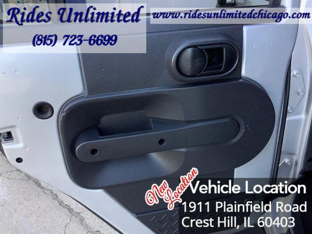 Photo of 2009 Bright Silver Metallic Clear Coat Jeep Wrangler Unlimited