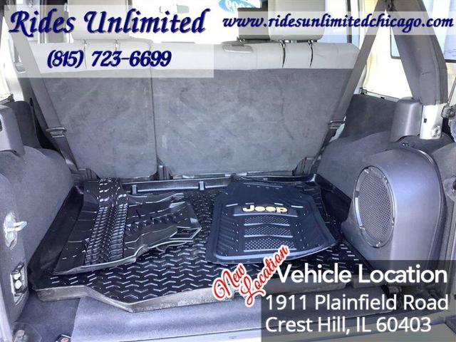 Photo of 2009 Bright Silver Metallic Clear Coat Jeep Wrangler Unlimited