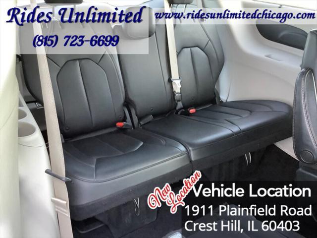 Photo of 2020 Velvet Red Pearlcoat Chrysler Pacifica