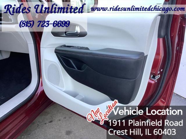 Photo of 2020 Velvet Red Pearlcoat Chrysler Pacifica