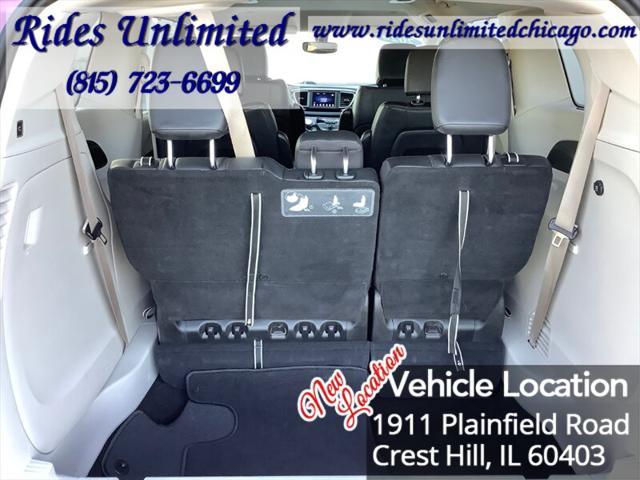 Photo of 2020 Velvet Red Pearlcoat Chrysler Pacifica