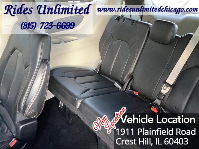 Photo of 2020 Velvet Red Pearlcoat Chrysler Pacifica