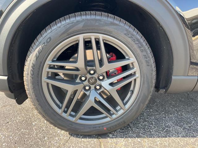 Photo of 2025 Agate Black Metallic Ford Explorer