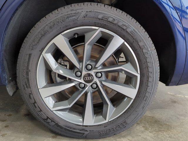 Photo of 2023 Navarra Blue Metallic Audi Q5