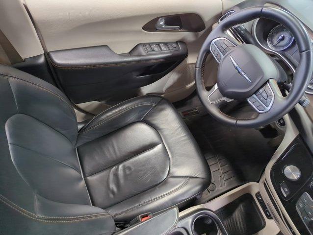Photo of 2017 Velvet Red Pearlcoat Chrysler Pacifica