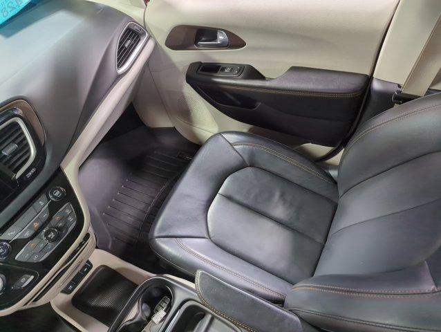 Photo of 2017 Velvet Red Pearlcoat Chrysler Pacifica