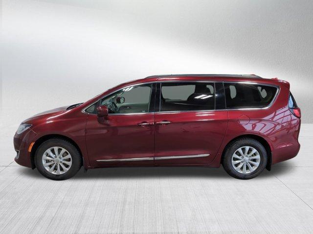 Photo of 2017 Velvet Red Pearlcoat Chrysler Pacifica