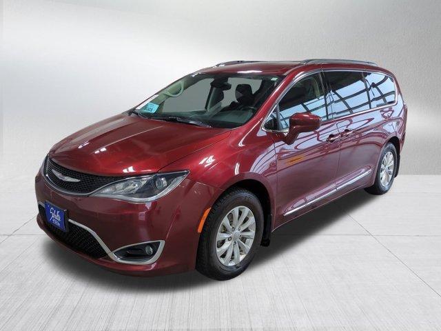 Photo of 2017 Velvet Red Pearlcoat Chrysler Pacifica