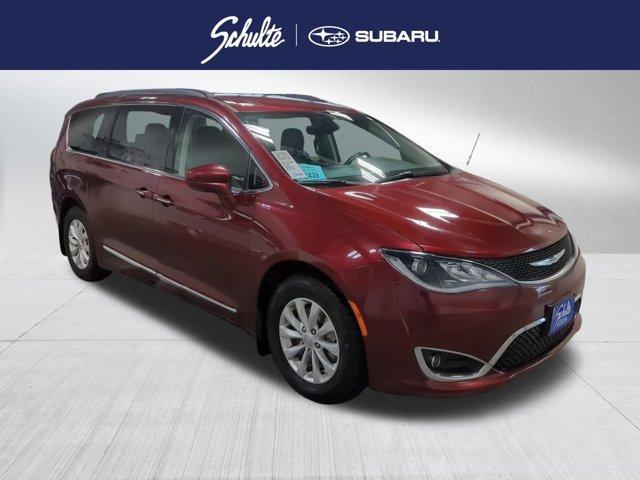 Photo of 2017 Velvet Red Pearlcoat Chrysler Pacifica