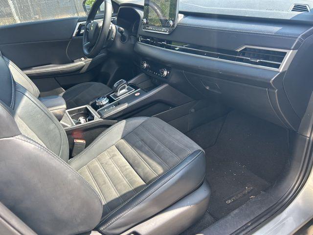 Photo of 2024 Alloy Silver Metallic Mitsubishi Outlander