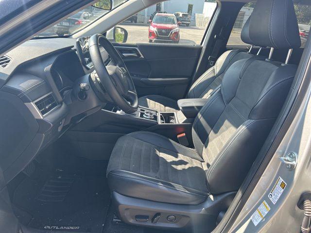 Photo of 2024 Alloy Silver Metallic Mitsubishi Outlander