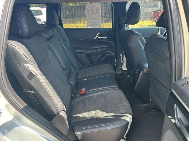 Photo of 2024 Alloy Silver Metallic Mitsubishi Outlander