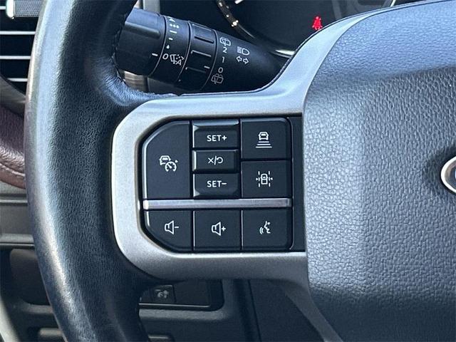 Photo of 2022 Iconic Silver Metallic Ford Expedition