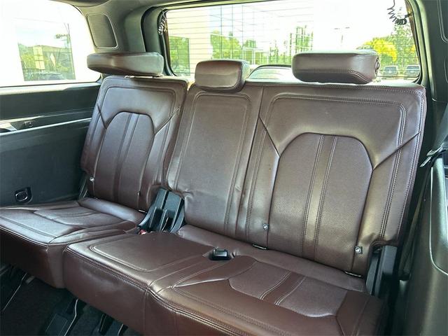 Photo of 2022 Iconic Silver Metallic Ford Expedition
